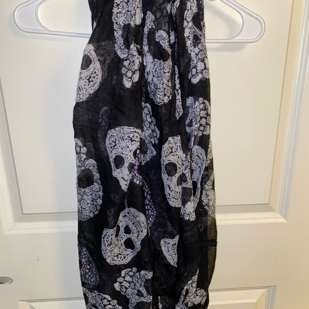 Skull infinity scarf